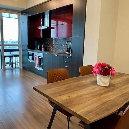 Central Toronto Suite - Free Parking, City Views, Near Cn Tower Exterior foto