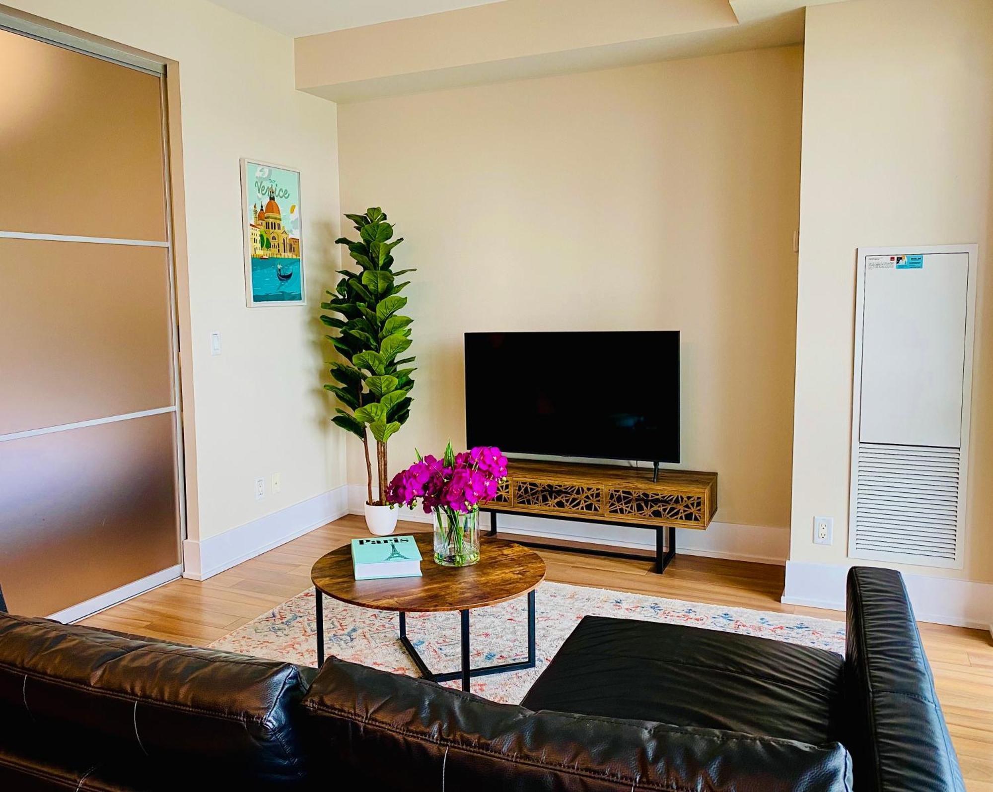 Central Toronto Suite - Free Parking, City Views, Near Cn Tower Exterior foto